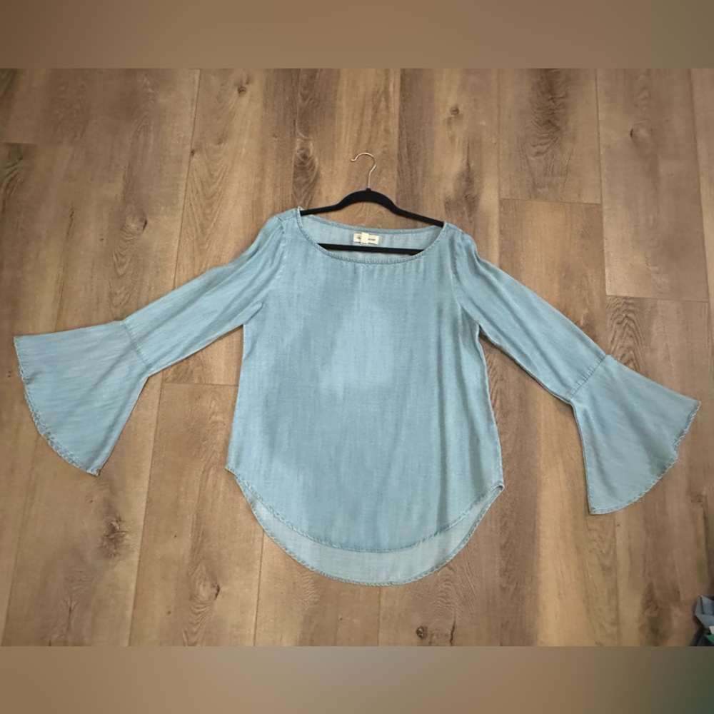 Anthropologie Cloth and Stone chambray flare sleeve top